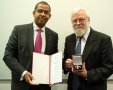 פרופ' מרק גלבר מקבל את צלב הכבוד האוסטרי למדע ואמנות ואת ספר היובל | צילום: דני מכליס