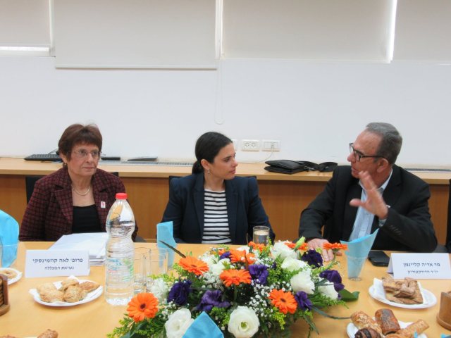 השרה שקד במכללת קיי