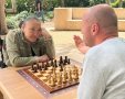 אלכסנדרה משחקת שחמט. קרדיט - יח"צ