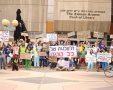 מפגינים למען חופש הביטוי. צילום: מגמה ירוקה 