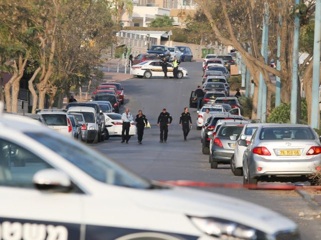 תאונת פגעה וברח בשכונת רמות צילום: זאב דיקמן