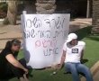 תושבת העיר הקימה אוהל מחאה מול העירייה וטוענת - "עמידר הורסים לי את החיים"