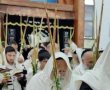 היום בביה"כ הריב"ז: המעמד המיוחד של הקפות עם ארבעת המינים לשלום החיילים