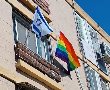 תושבי העיר נלחמים בהומופוביה: "על כל דגל גאווה שיתלשו, נתלה עשרה"