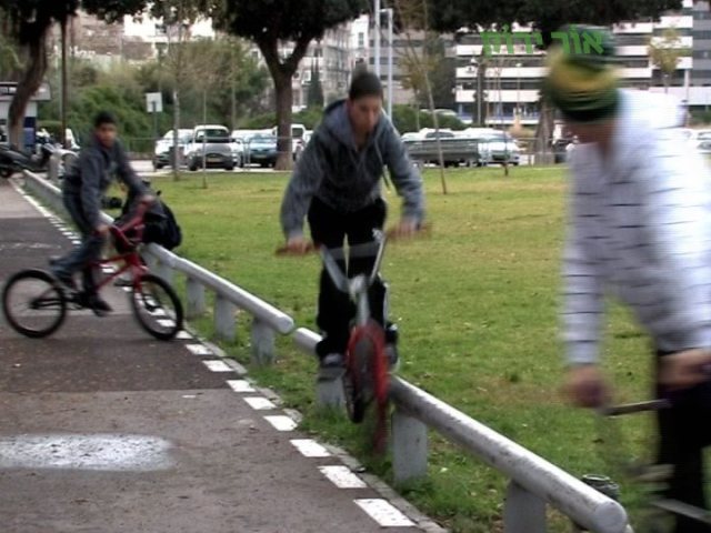 רוכבי אופניים צעירים | צילום: באדיבות אור ירוק