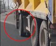 צפו: כך נמנע אסון גדול - משאית ענק הורדה מהכביש בעקבות כשל חמור
