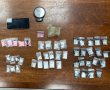 עשרות שקיות חלוקה של קוקאין, דוסה וMDMA נתפסו בדירה בבת-ים