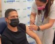 רוביק דנילוביץ' מקבל את חיסון הקורונה בבית החולים סורוקה 
