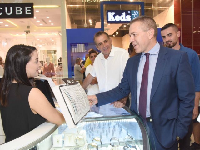 הרבה חיוכים במהלך הסיור של ארדן ובוקר בבאר שבע  