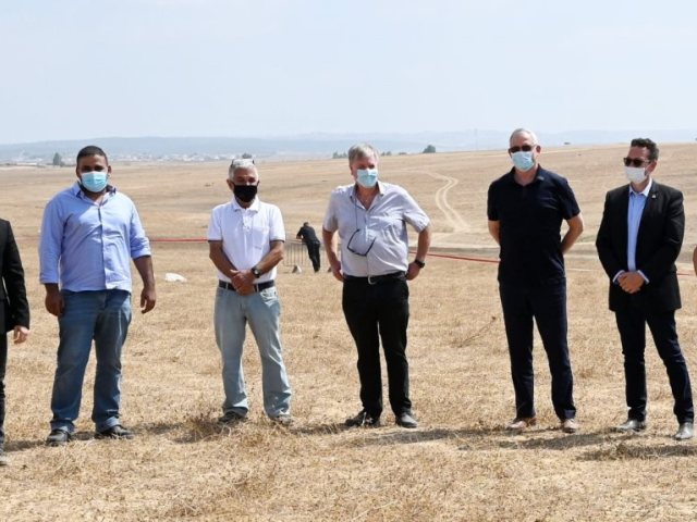 מוביל שיתופי פעולה בנגב - ניר זמיר ביקור שר הביטחון בני גנץ עם ראשי הרשויות בדרום בליקית 