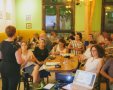 הרצאה בקפה לולה. צילום באדיבות מרכז אירלן - לעוף רחוק