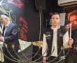 רגע של אור: תלמידי תיכון עתיד באר-שבע בהדלקת נרות חנוכה