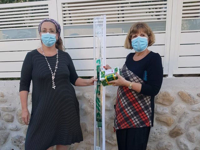 חלוקת ארבעת המינים צילום באדיבות אמית טכנולוגי 