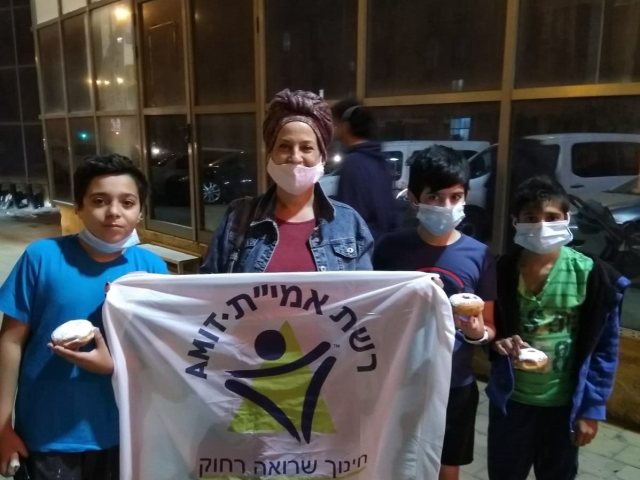 1,000 סופגניות 30 מוקדים שונים בבאר שבע וצוות אחד מופלא