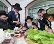 למתק את הדינים: רב העיר בהסבר על סוד החסה והדבש במימונה
