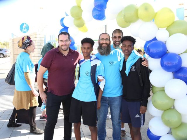 קרדיט - מקיף אמית
