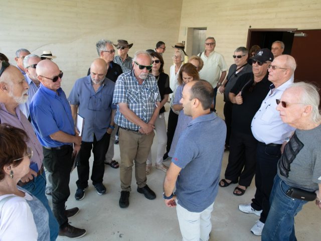 מועצת העיתונות בביקור באנזק | צילום: דיאגו מיטלברג