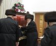 חצר הקודש טשארנאביל: האדמו"ר התבונן בפרחים עם צאת החג