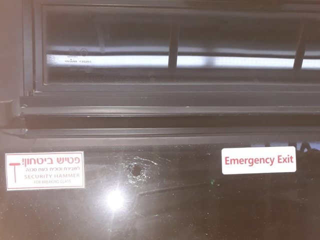כניסת הקליע לאוטובוס  |צילום: ארגון נהגי האוטובוסים בישראל