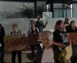 לאחר תקרית הגרפיטי: תושבים הפגינו בעומר מול ביתו של הח"כ מהליכוד (וידאו)