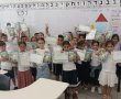 תלמידי כיתה א׳ בבתי הספר בעיר קיבלו לשנה החדשה מתנה מיוחדת מעיריית יבנה ואגף החינוך