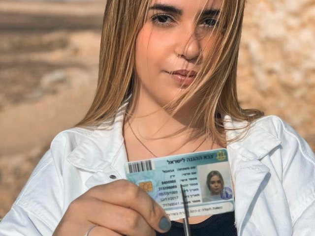 גוזרת את החוגר. אבוטבול 