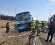 נהג אוטובוס התעלף והתנגש בעמוד בסמוך לבאר שבע; פצועים בזירה