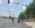 רוכבים בכביש, ללא קסדה. ואיפה האכיפה? קרדיט - באר שבע נט
