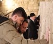 "ופדויי ה' ישובון": צפו בשורד השבי מתרגש בכותל