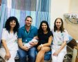 אירנה קוביליוס אחות ביולדות א', אופירה וחזי אזולאי עם הבת שנולדה וכנרת לוי אחות ביולדות א'