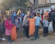 צוות המועדונית עם הילדים מנקים את השכונה. צילום באדיבות בית מוריה