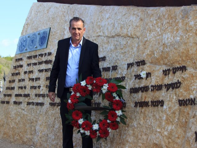 שמעון בוקר מכבד בטקס לזכר הרוגי אסון הכרמל 