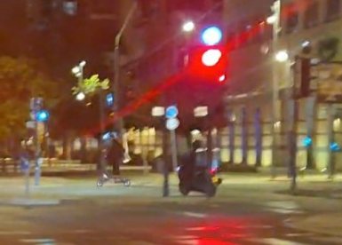 שליח וולט על המדרכה. קרדיט: צילום פרטי