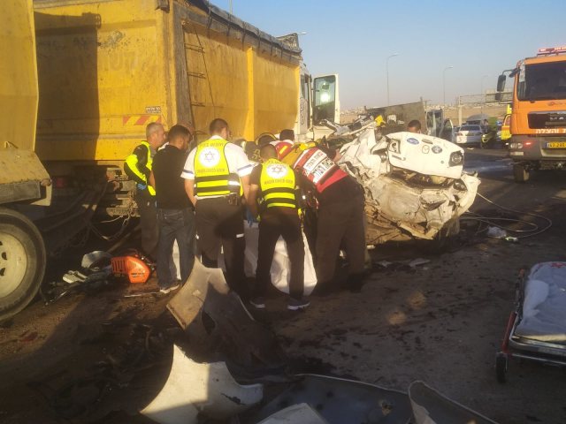 זירת התאונה הקטלנית | צילום: תיעוד מבצעי כבאות והצלה נגב