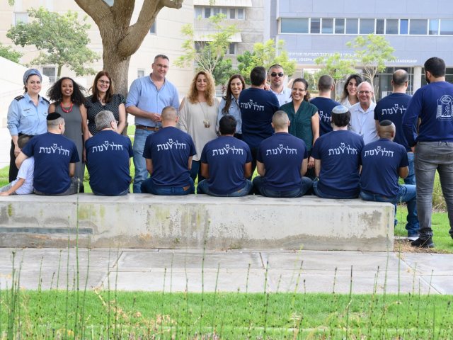 14  אסירים למדו בקמפוס האוניברסיטה לימודי העשרה במסגרת מיזם משותף עם שירות בתי הסוהר