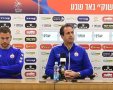 סגל מלא לרוני לוי. קרדיט - הפועל "מחסני השוק" באר שבע