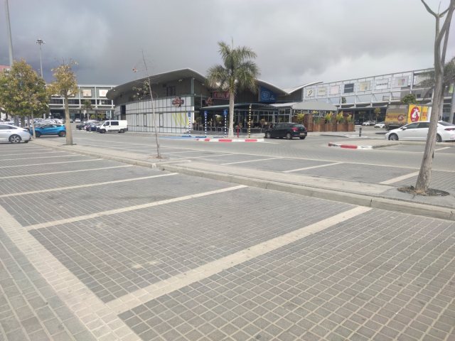 מקומות חנייה ריקים, צילום: סתיו ליבנה
