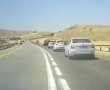 צפו בתיעוד הסוער: שני סוחרי נשק נעצרו באמצע הכביש, לעיני שאר הנהגים