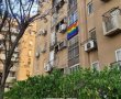 אירוע חריג בשכונה ה': איים על חיילים שתלו את דגל הגאווה בביתם - "אני אתלוש לכם אותו"