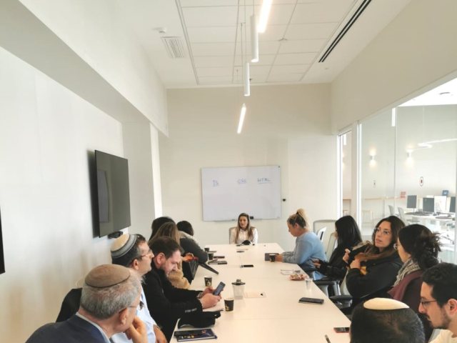 קרדיט - מרכז לאודר