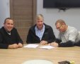חתימה על ההסכם עם פארק דודאים. צילום: יח"צ דודאים