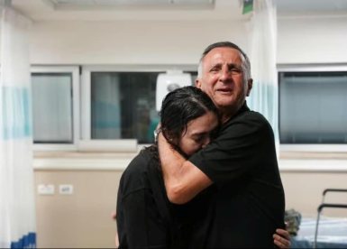 ארגמני, יחד עם אביה יעקב. קרדיט: דובר צה"ל