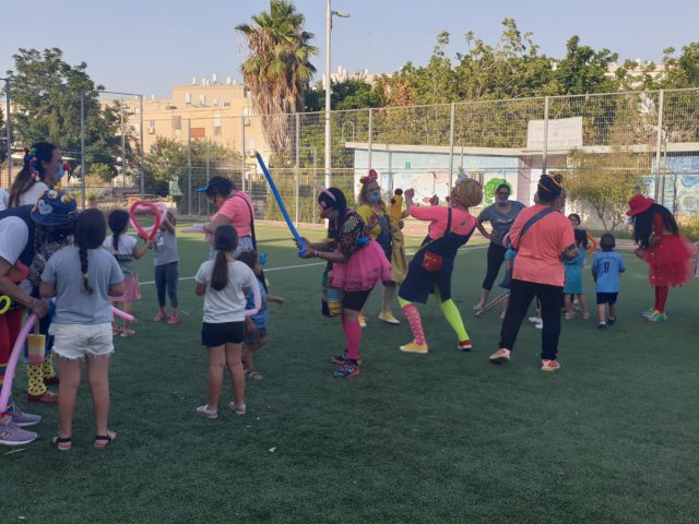 שמח בלב של ילדי מועדונית 'סיגלית' 