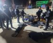 במהלך פשיטה בפזורה: משפחתו של החשוד התעמתו עם שוטרים