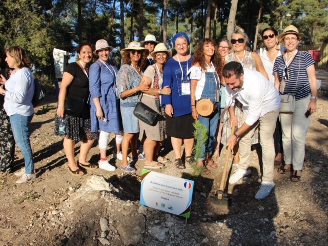נטיעות בכנס אנשי החינוך העולמי צילום: יואב לין, מערך הסברה בקק"ל