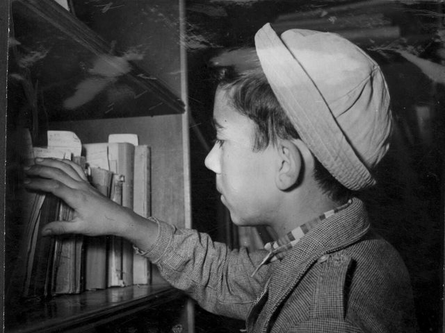 ספריית הילדים, יאיר דמרי בן 12 מתוניס | צלם: זולטן קלוגר. הארכיון הציוני המרכזי