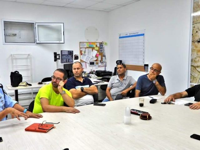 הישיבה שהתקיימה במועצת להבים עם מפקד תחנת רהט | צילום: באדיבות מועצת להבים