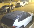מזעזע: תקף באגרוף אישה בכיסא גלגלים ושדד את תיקה בבאר שבע (צפו בתיעוד)