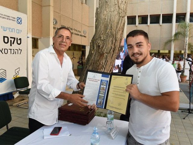 הענקת מלגות של ארגון הקבלנים | צילום: יח"צ המכללה טכנולוגית באר שבע